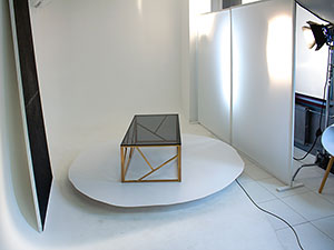 Пример съемки крупногабаритного предмета на поворотной платформе в студии